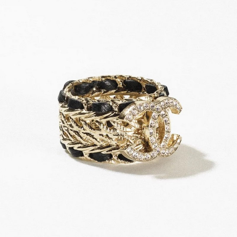 Chanel Strass Diamond 18K Gold Ring product image 1, provided for visual reference and product detail review