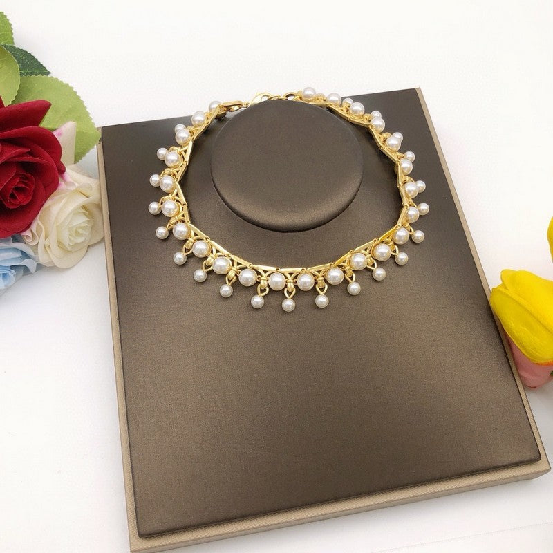 Dior 30 Montaigne Pearl 18K Gold Necklace product image 3, provided for visual reference and product detail review