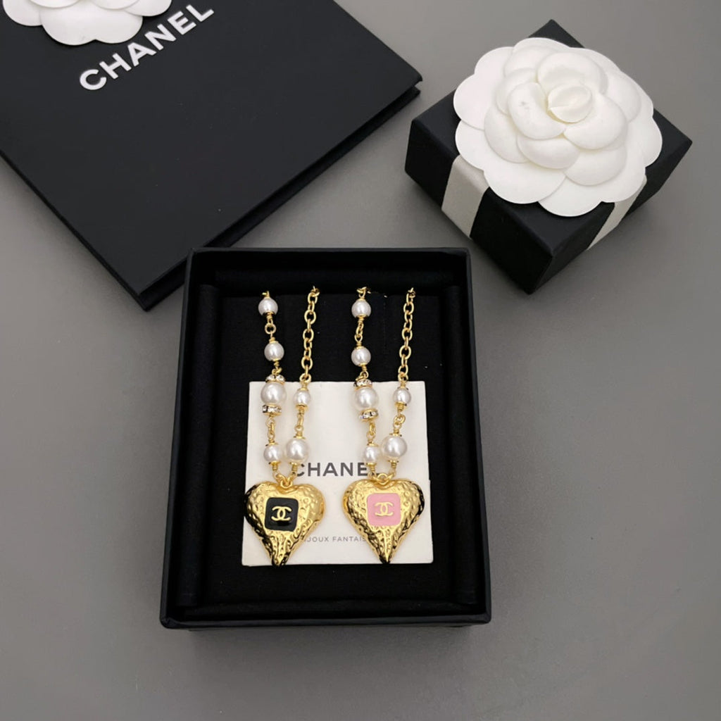 Chanel Pearls Chain 18K Gold Necklace product image 1, provided for visual reference and product detail review