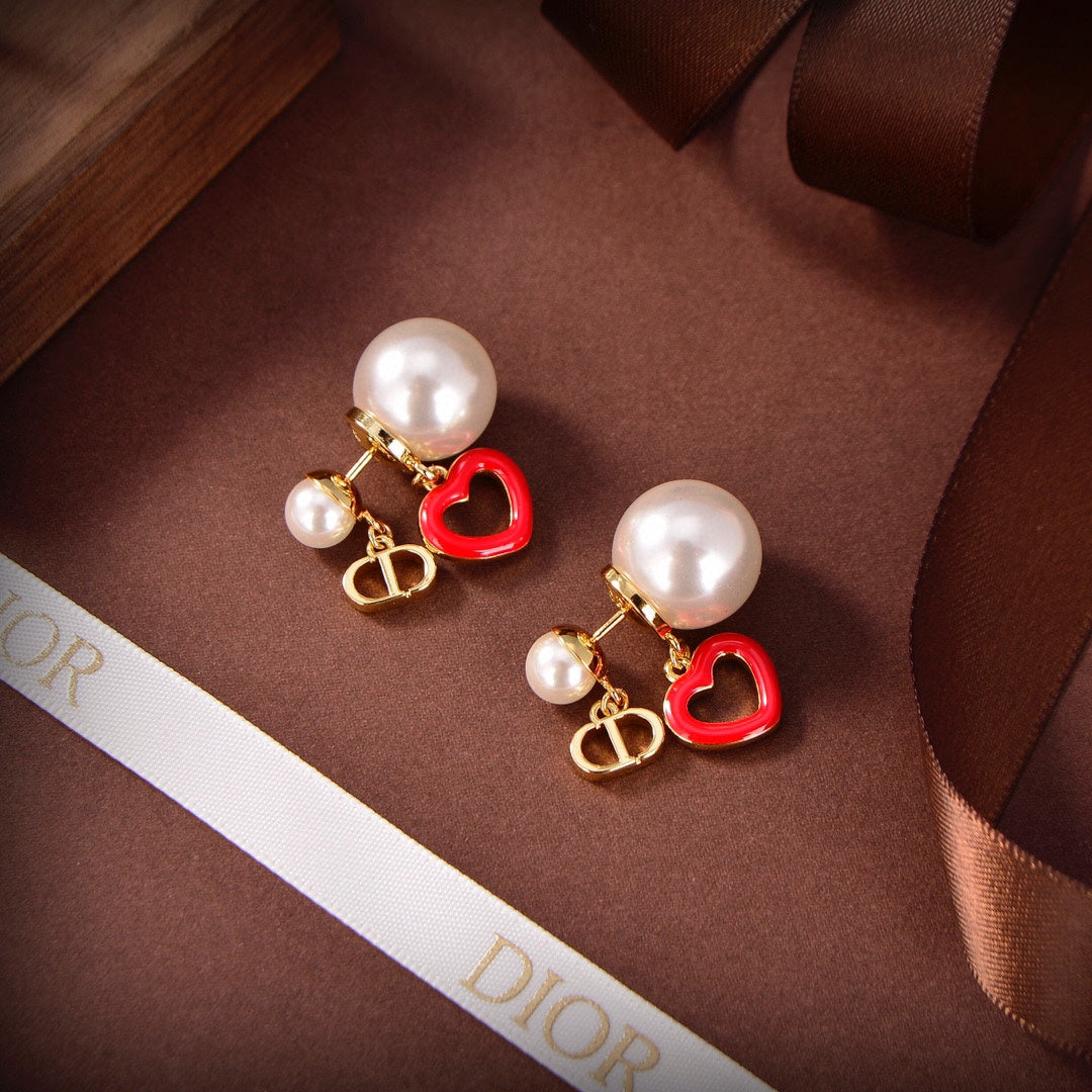 Dior Heart Valentine 18K Gold Earrings product image 7, provided for visual reference and product detail review