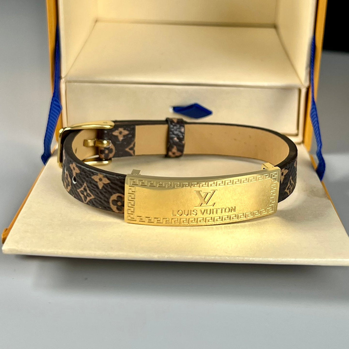 Louis Vuitton Leather 18K Gold Bracelet product image 1, provided for visual reference and product detail review
