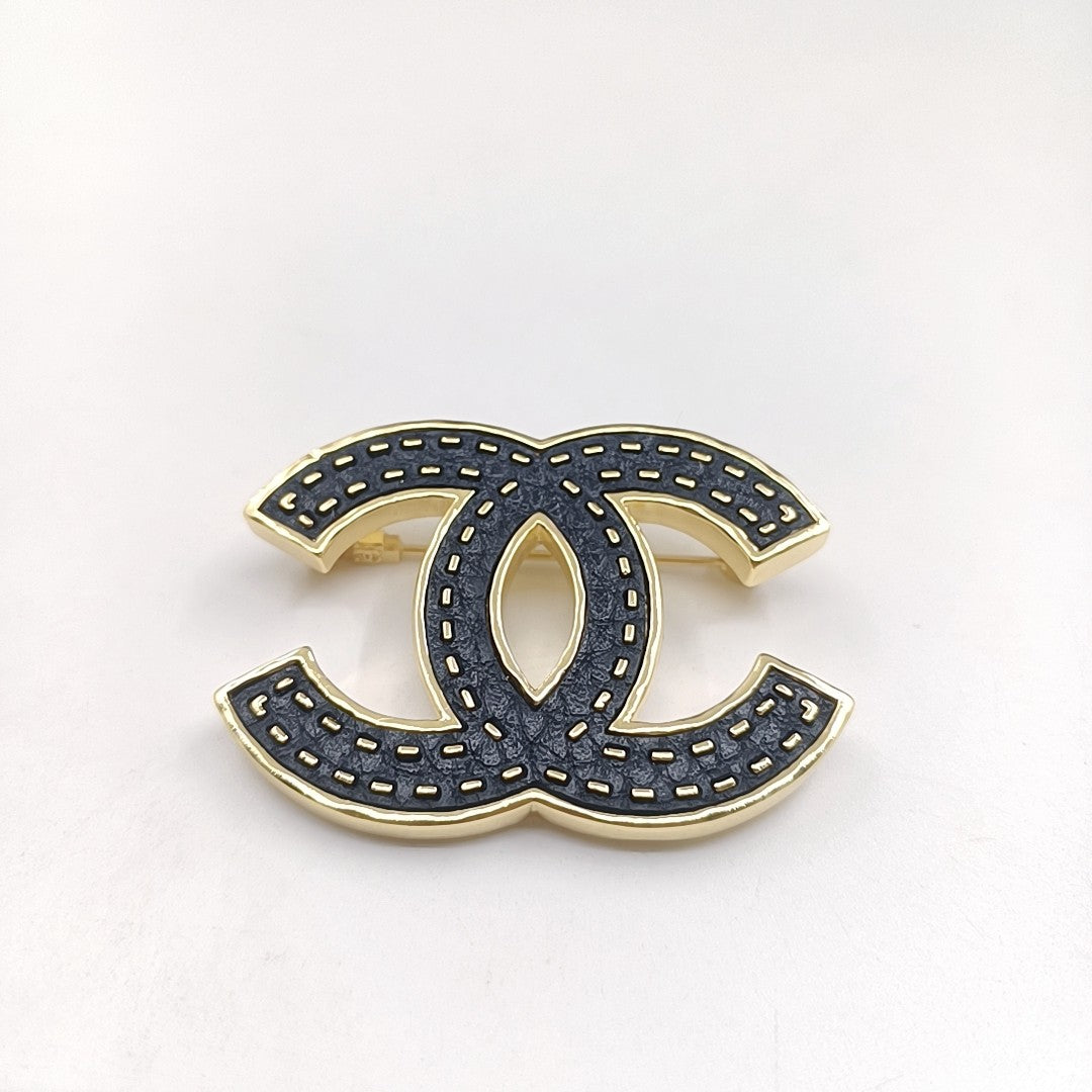 Chanel Black 18K Gold Brooch product image 1, provided for visual reference and product detail review
