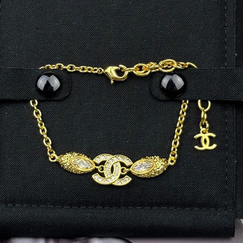 Chanel 26C Diamond Gold 18K Gold Bracelet product image 1, provided for visual reference and product detail review