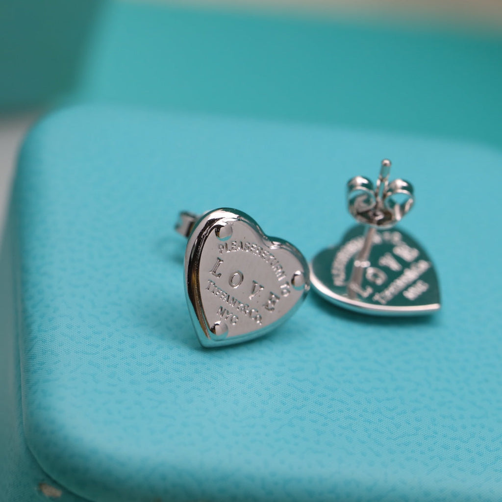 Tiffany Return to Love 18K Gold Earrings product image 2, provided for visual reference and product detail review
