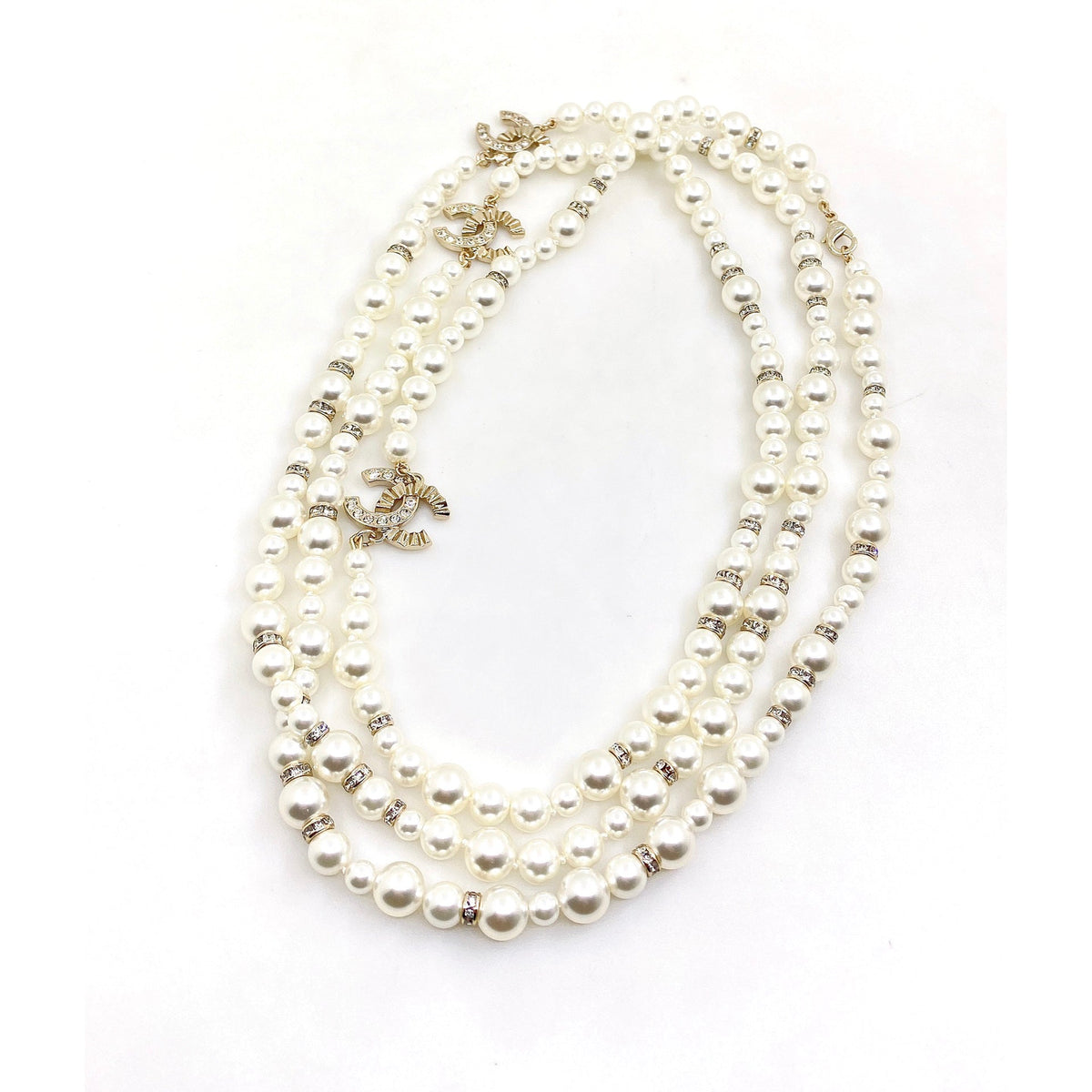 Chanel Pearls Long 18K Gold Necklace product image 1, provided for visual reference and product detail review