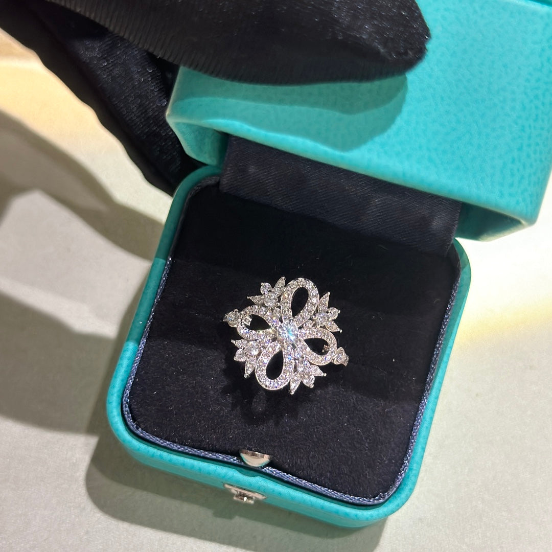 Tiffany Vinatge Flower 18K Gold Ring product image 2, provided for visual reference and product detail review