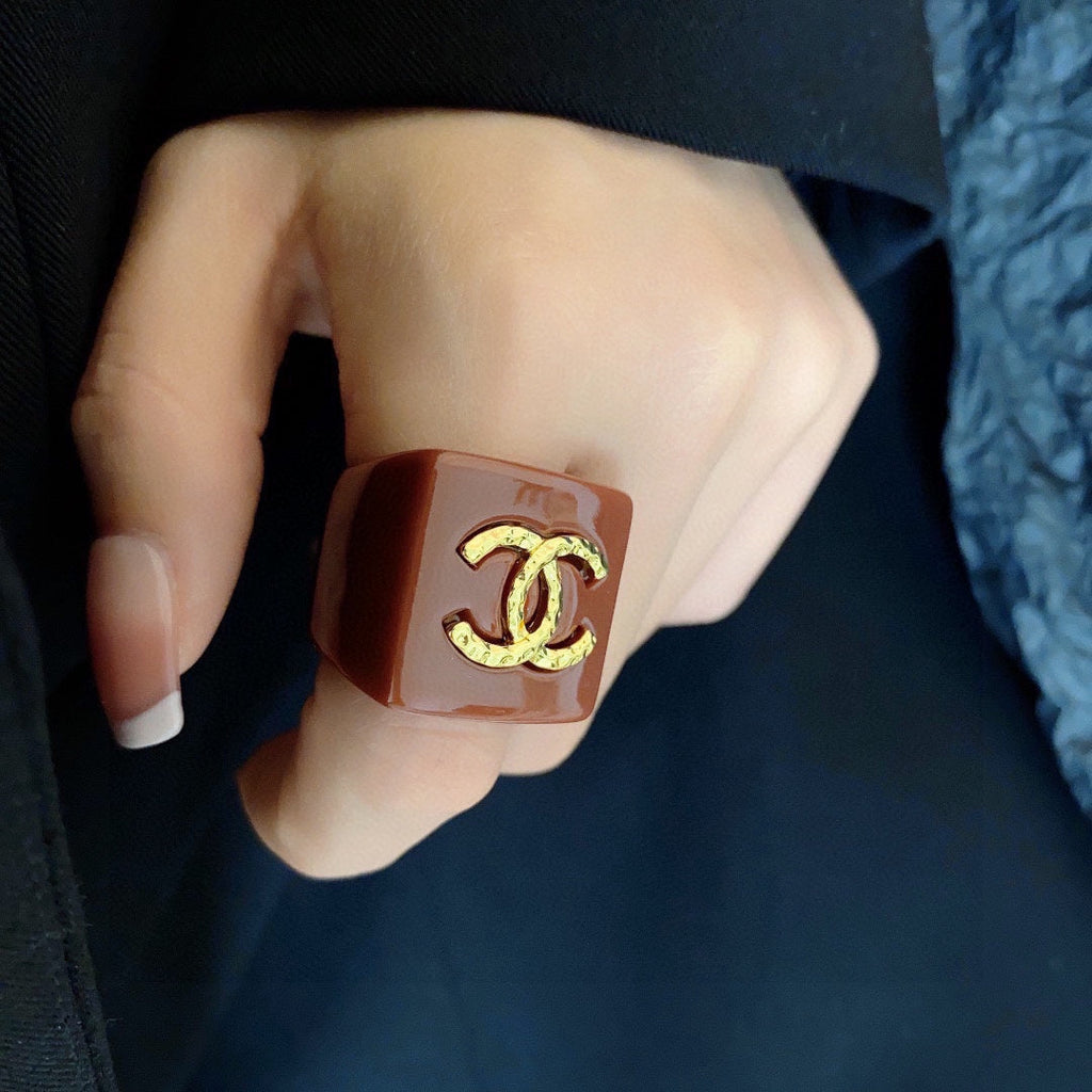 Chanel Vintage Red 18K Gold Ring product image 2, provided for visual reference and product detail review