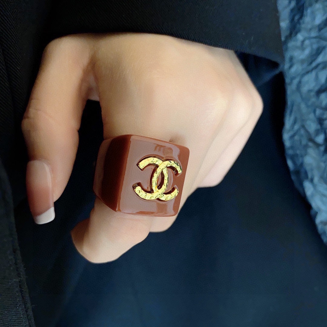 Chanel Vintage Red 18K Gold Ring product image 2, provided for visual reference and product detail review