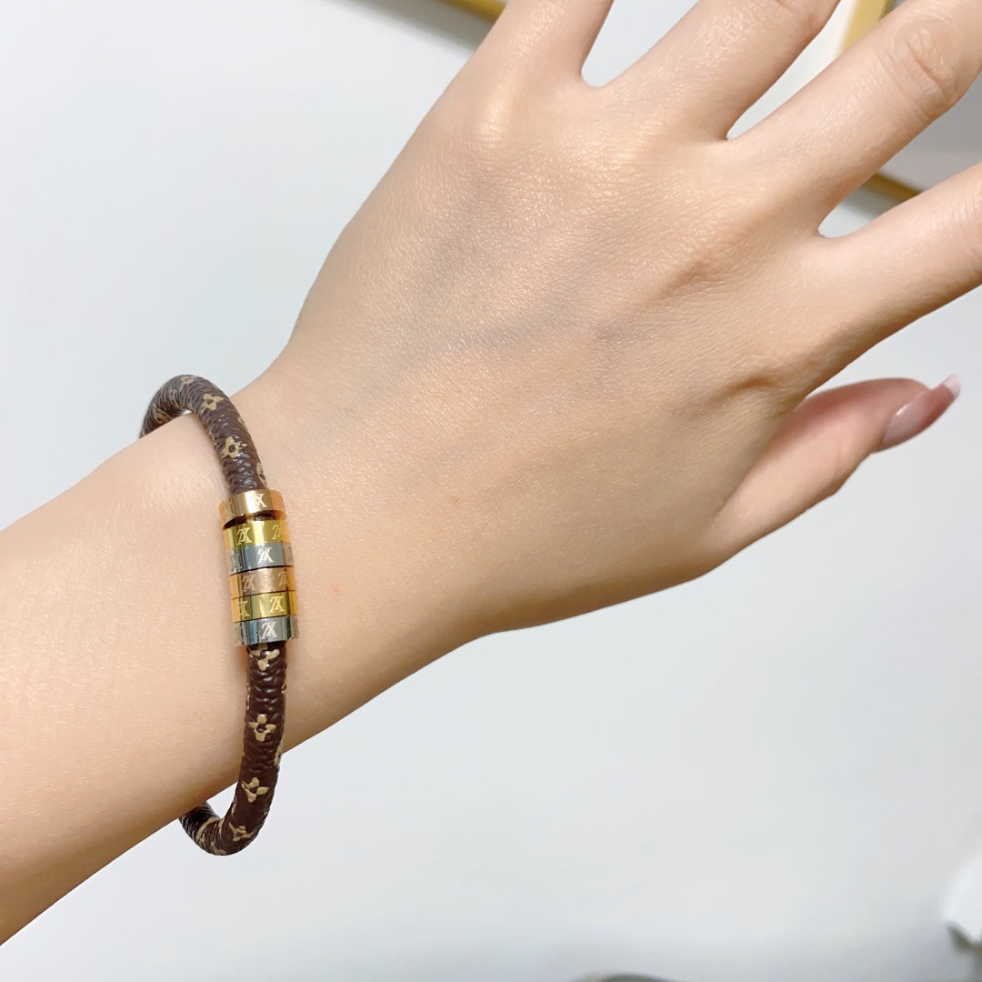 Louis Vuitton Monogram 18K Gold Bracelet product image 4, provided for visual reference and product detail review