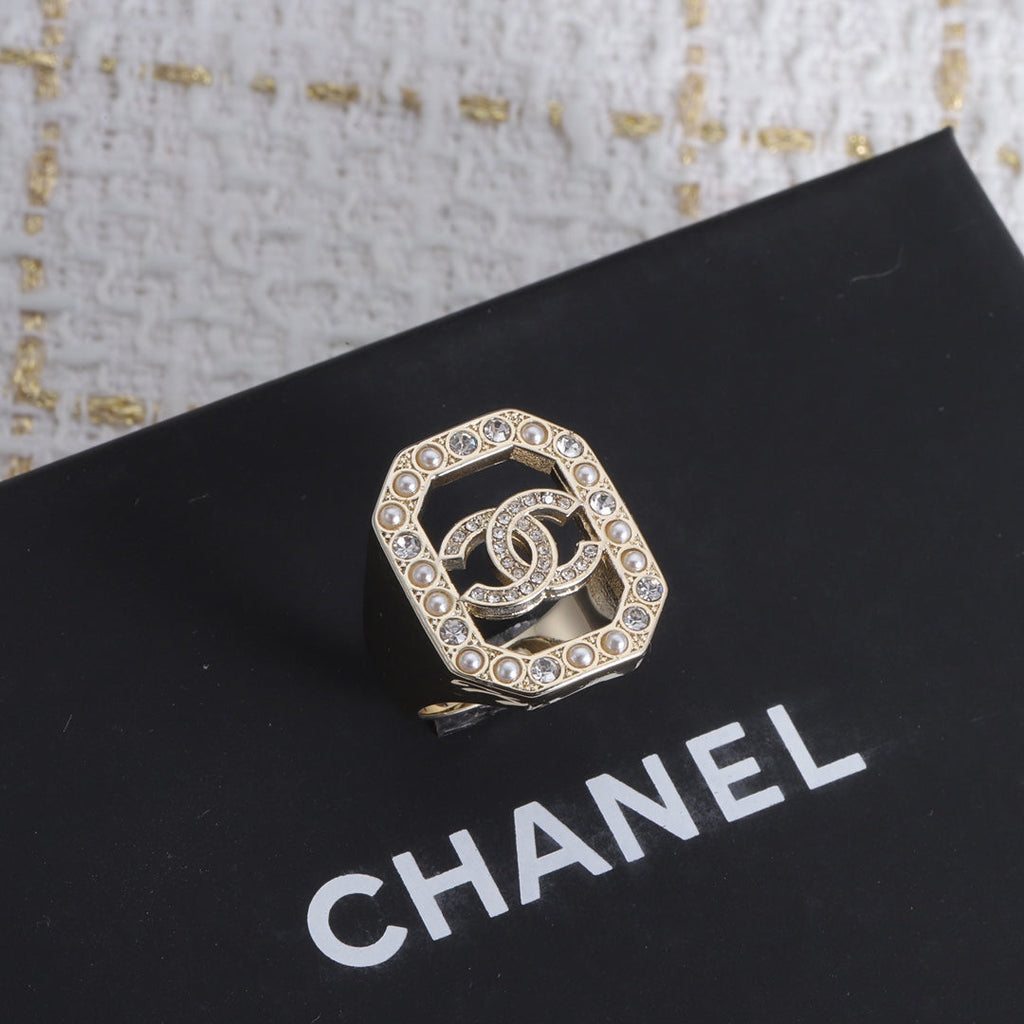 Chanel Diamonds 18K Gold Ring product image 2, provided for visual reference and product detail review
