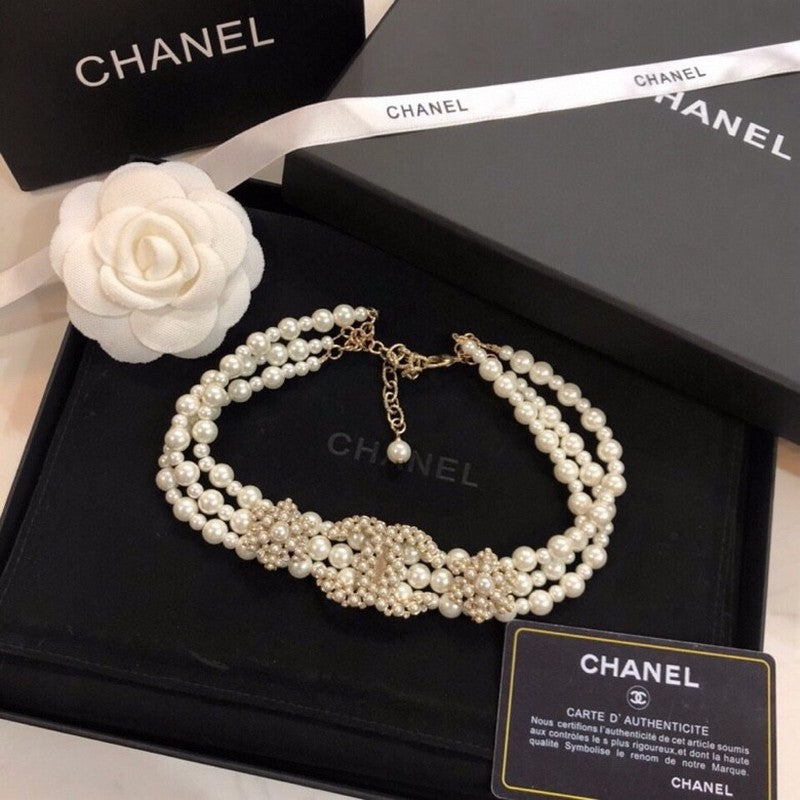 Chanel Pearl Choker 18K Gold Necklace product image 3, provided for visual reference and product detail review