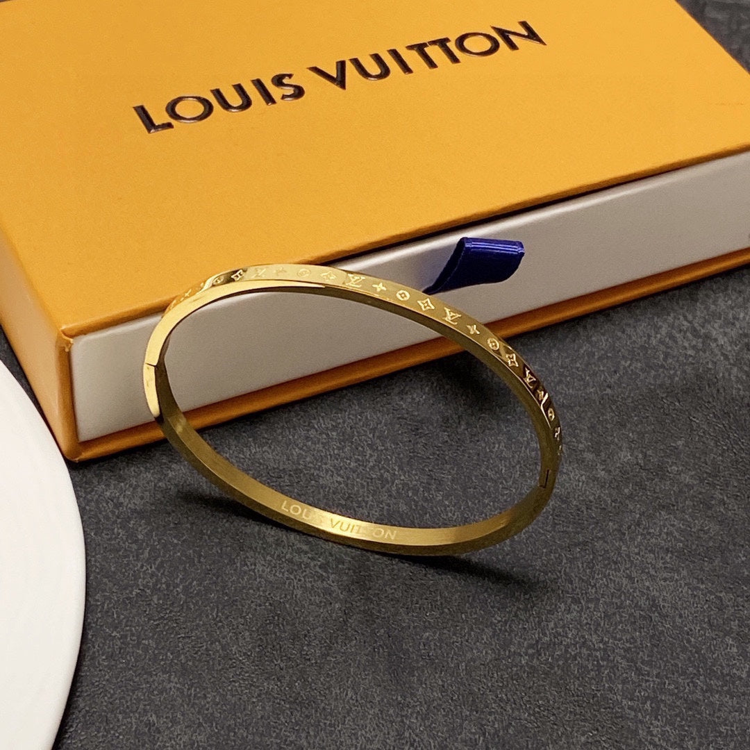 Louis Vuitton Vintage 18K Gold Bracelet product image 4, provided for visual reference and product detail review