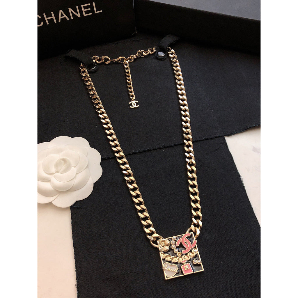 Chanel Pink Logo Chain 18K Gold Necklace product image 1, provided for visual reference and product detail review