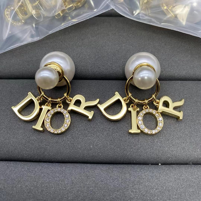 Dior Tribales Pearl 18K Gold Earrings product image 1, provided for visual reference and product detail review