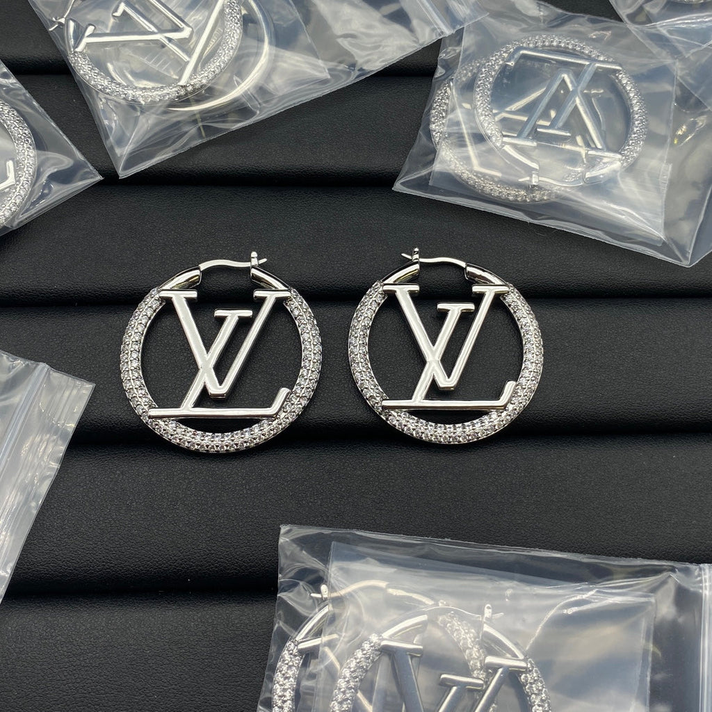 Louis Vuitton Louise Hoop Diamond 18K Gold Earrings product image 2, provided for visual reference and product detail review