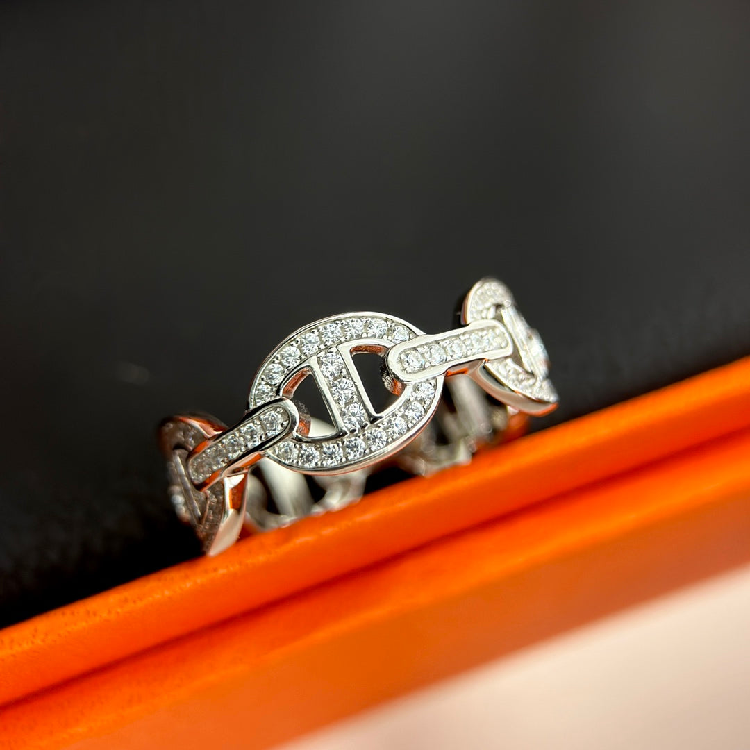 Hermes Chaine d'Ancre Enchainee Diamond 18K Gold Ring product image 8, provided for visual reference and product detail