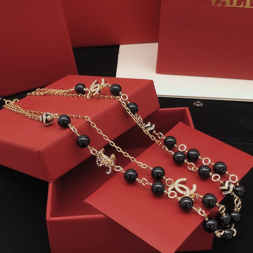 Chanel Black Pearls 18K Gold Necklace product image 3, provided for visual reference and product detail review