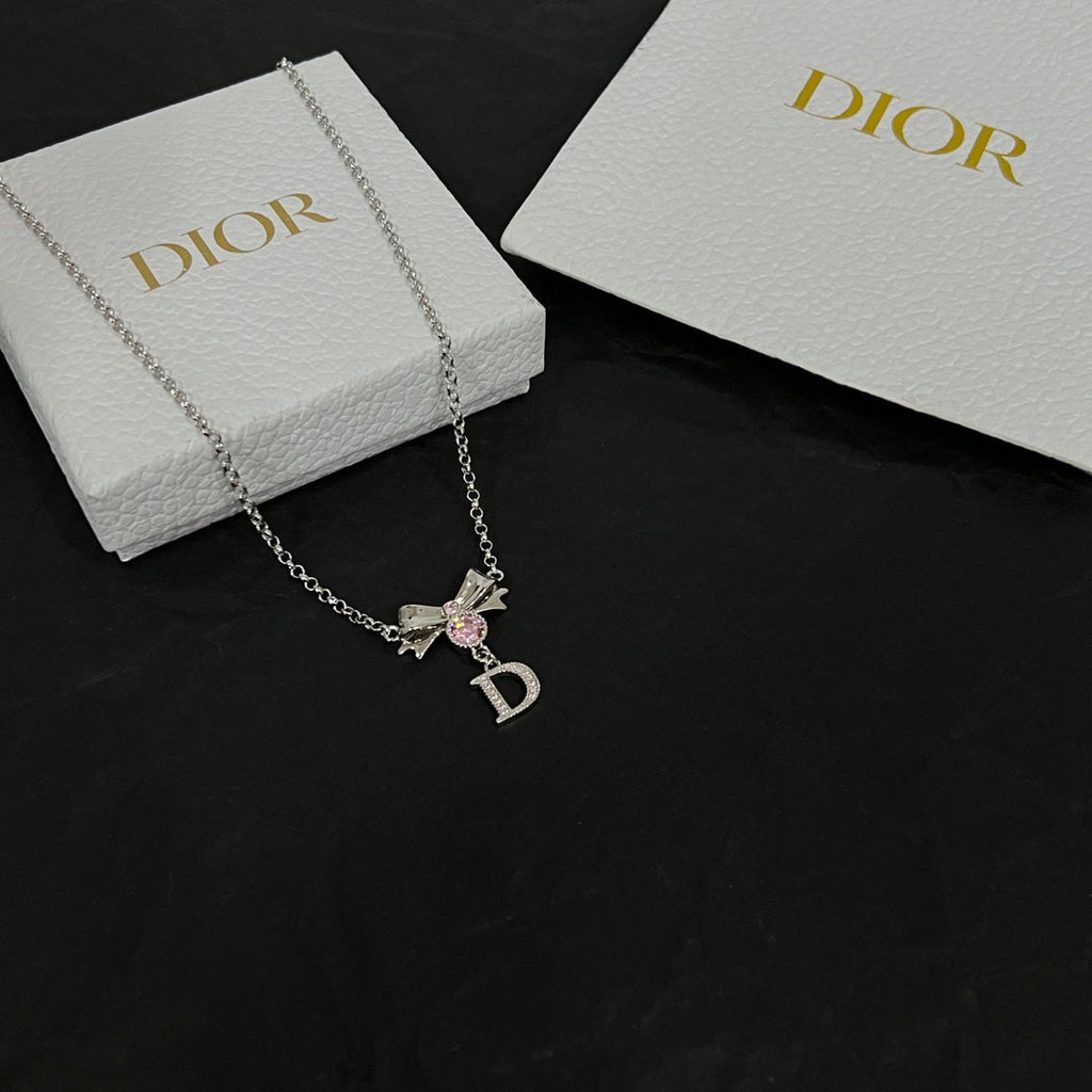 Dior Bowknot Vintage 18K Gold Necklace product image 6, provided for visual reference and product detail review