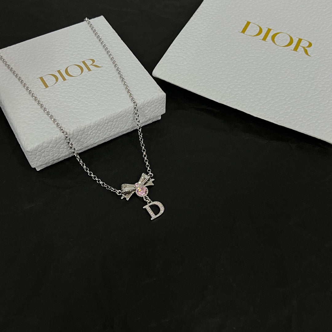 Dior Bowknot Vintage 18K Gold Necklace product image 6, provided for visual reference and product detail review