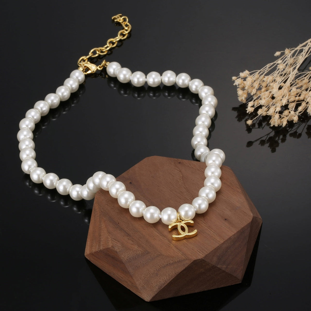 Chanel Pearls 18K Gold Necklace product image 2, provided for visual reference and product detail review