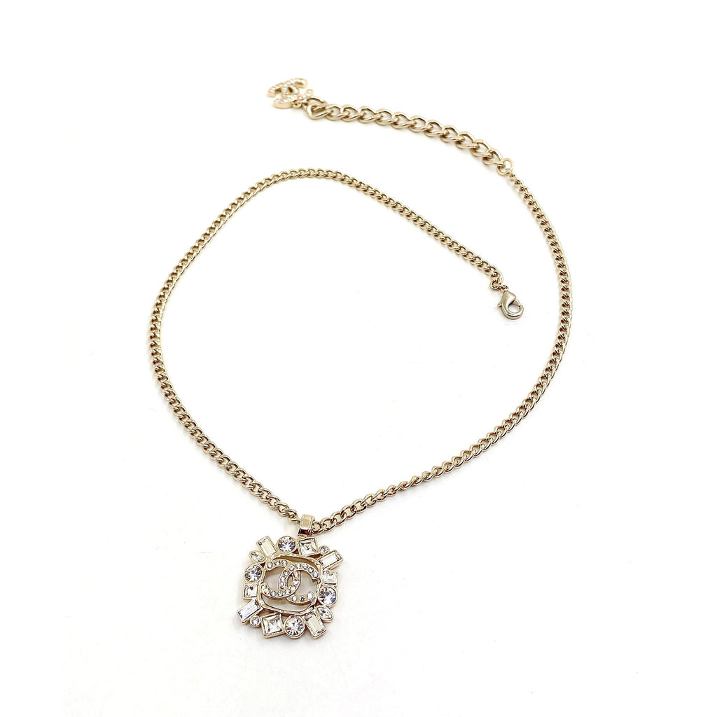 Chanel Diamonds Pendant 18K Gold Necklace product image 1, provided for visual reference and product detail review