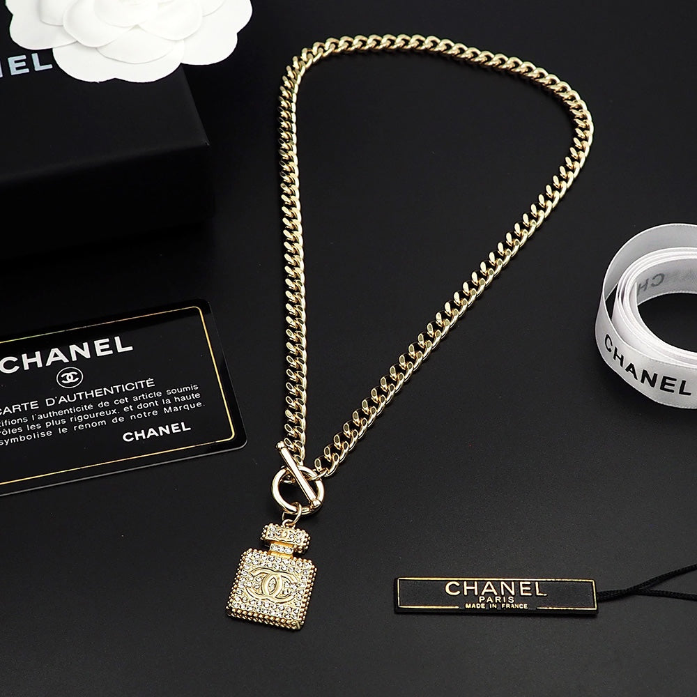 Chanel Diamond Perfume Bottle Pendant 18K Gold Necklace product image 1, provided for visual reference and product detail