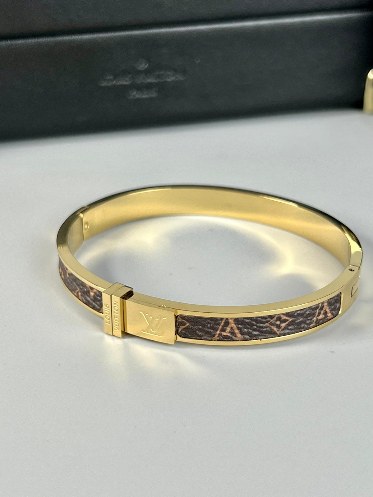Louis Vuitton Leather 18K Gold Bracelet product image 3, provided for visual reference and product detail review