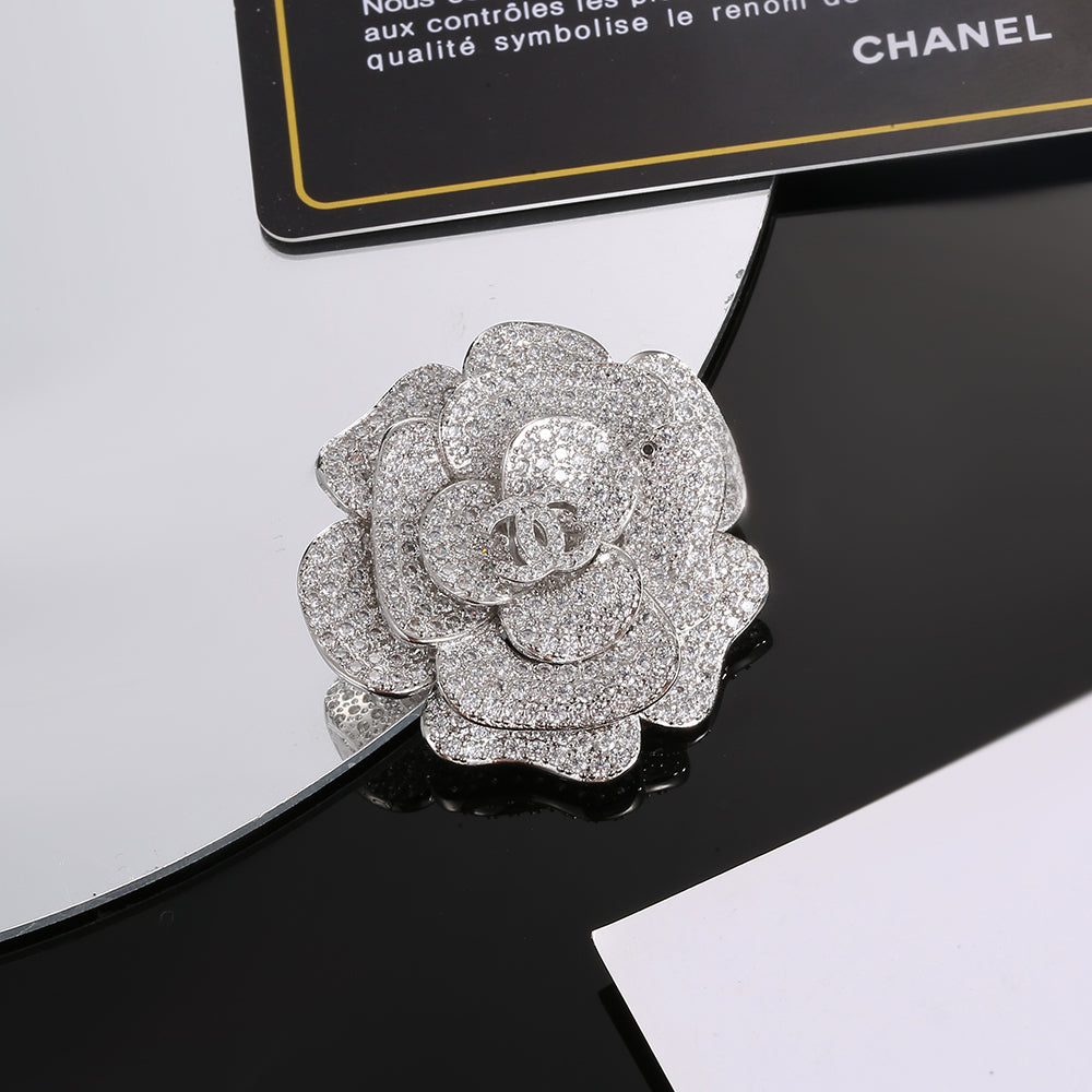 Chanel Camellia Diamonds 18K Gold Brooch product image 1, provided for visual reference and product detail review