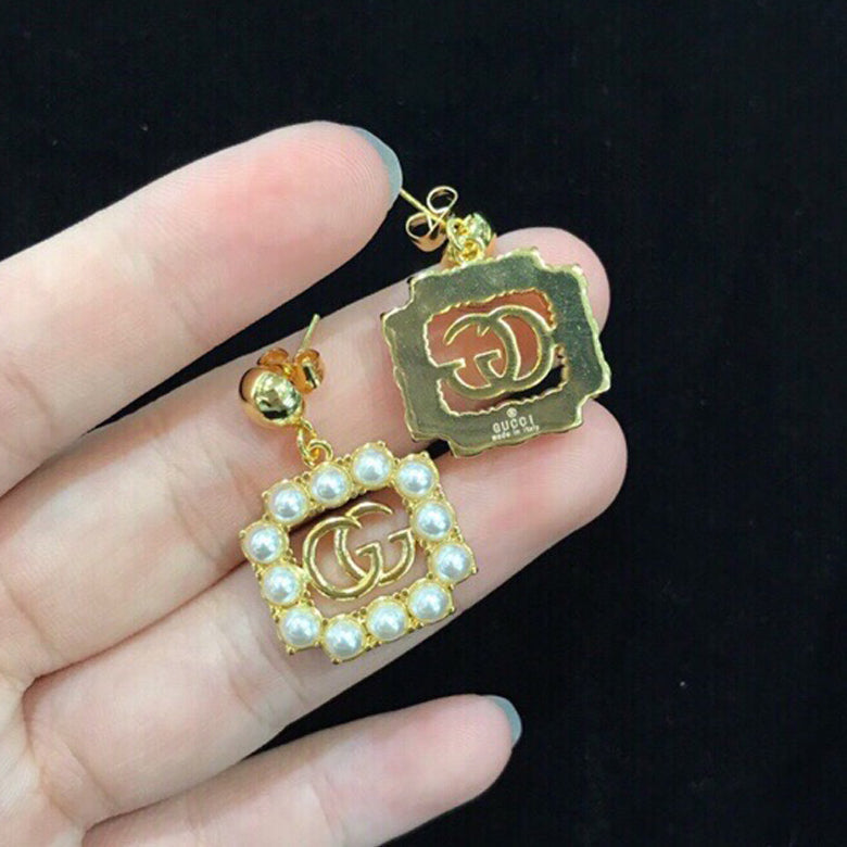 Gucci Double Square Pearl 18K Gold Earrings product image 1, provided for visual reference and product detail review