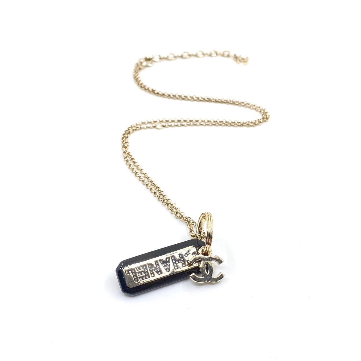 Chanel Black Plate Chain 18K Gold Necklace product image 1, provided for visual reference and product detail review