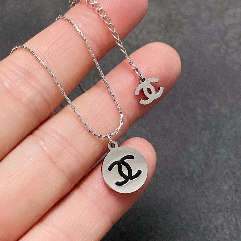 Chanel Round Logo 18K Gold Necklace product image 4, provided for visual reference and product detail review