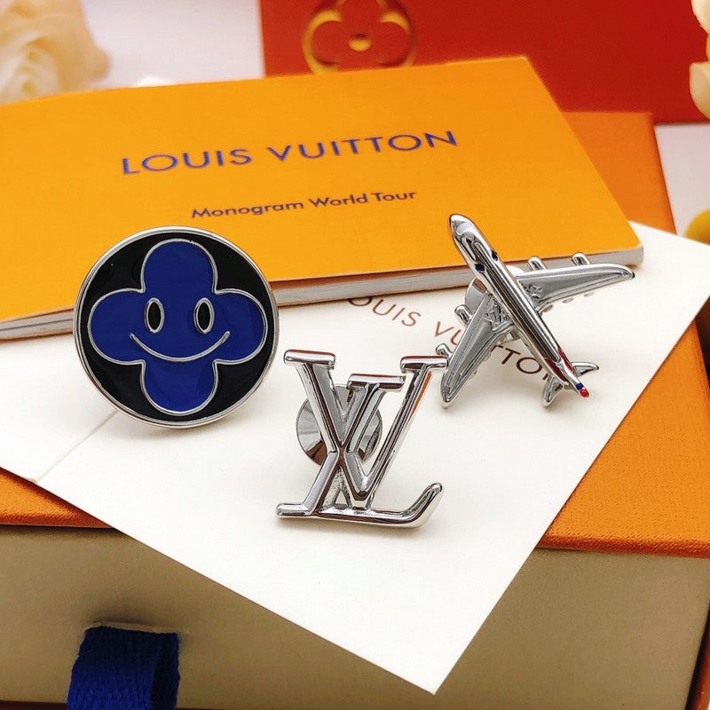 Louis Vuitton Plane 18K Gold Brooch product image 4, provided for visual reference and product detail review