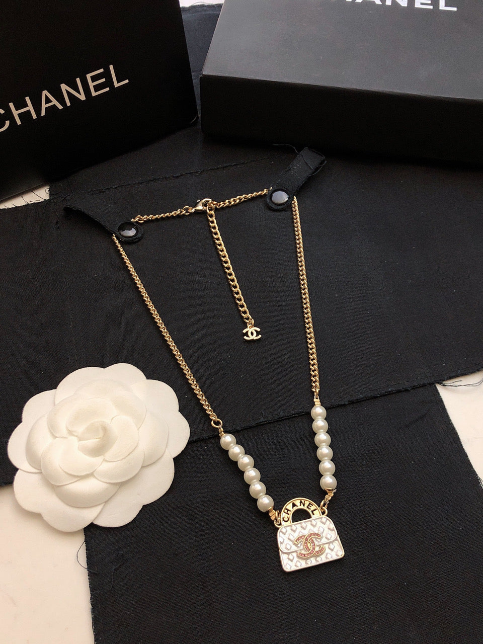 Chanel Pearls Bag Pendant 18K Gold Necklace product image 4, provided for visual reference and product detail review