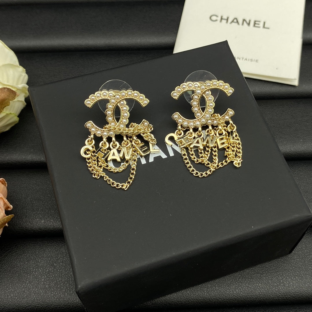 Chanel Pearl Chain Link 18K Gold Earrings product image 5, provided for visual reference and product detail review