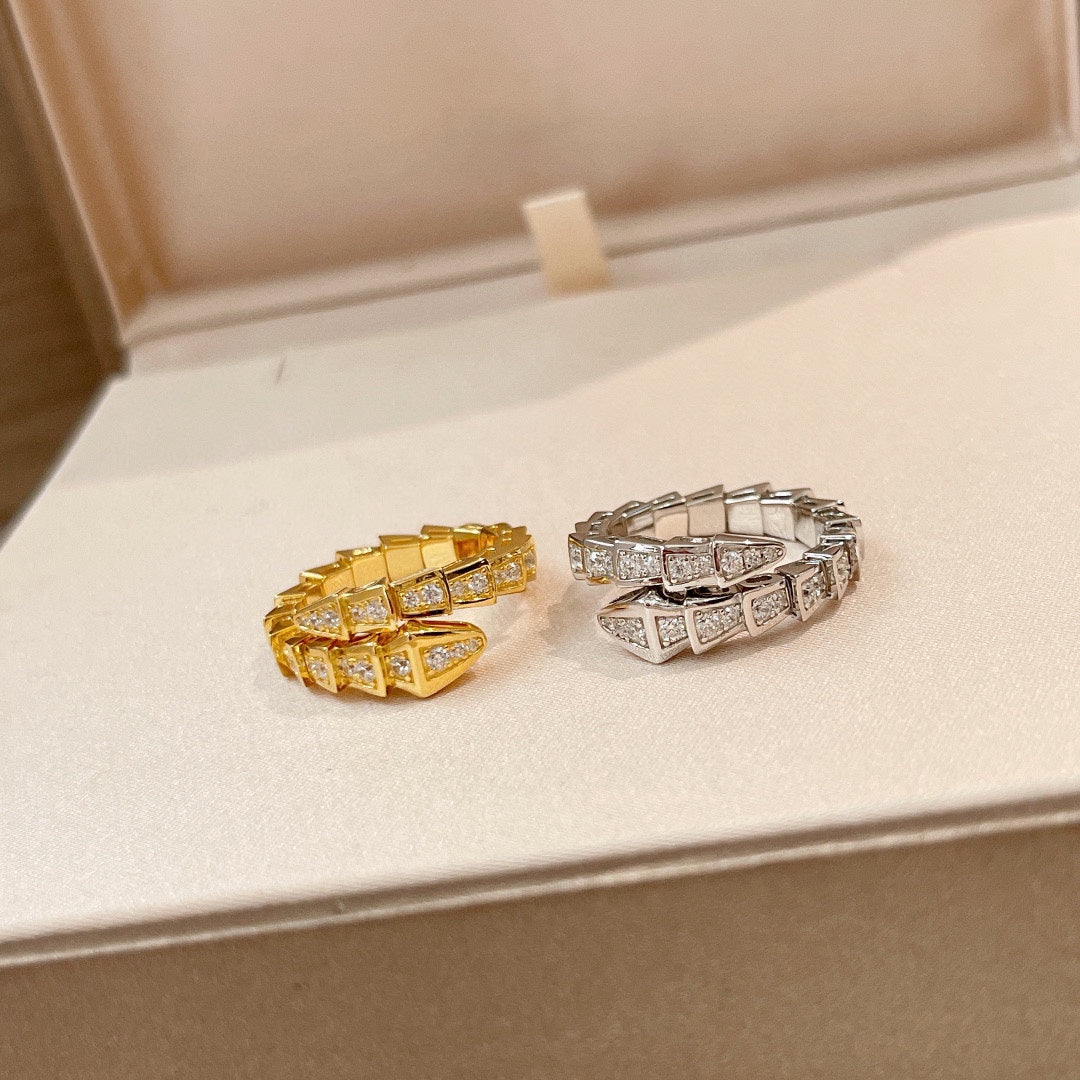 Bvlgari Serpenti Viper Pave Diamond 18K Gold Ring product image 4, provided for visual reference and product detail review
