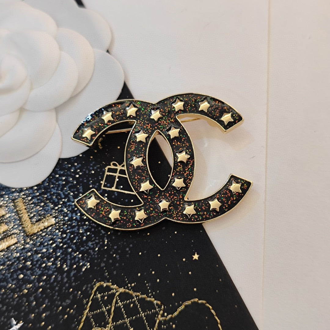 Chanel Black Star 18K Gold Brooch product image 1, provided for visual reference and product detail review