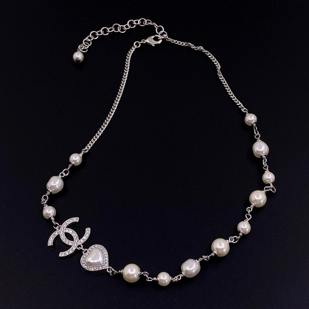 Pearls Crystals 18K Gold Necklace product image 1, provided for visual reference and product detail review