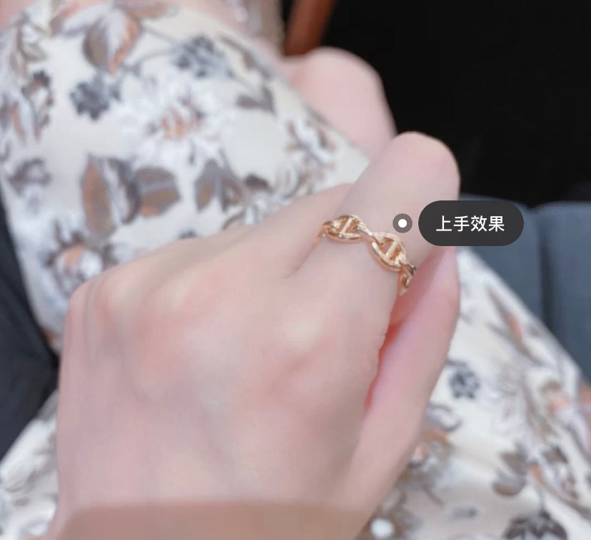 Hermes Chaine D'Ancre Enchainee 18K Gold Ring product image 3, provided for visual reference and product detail review