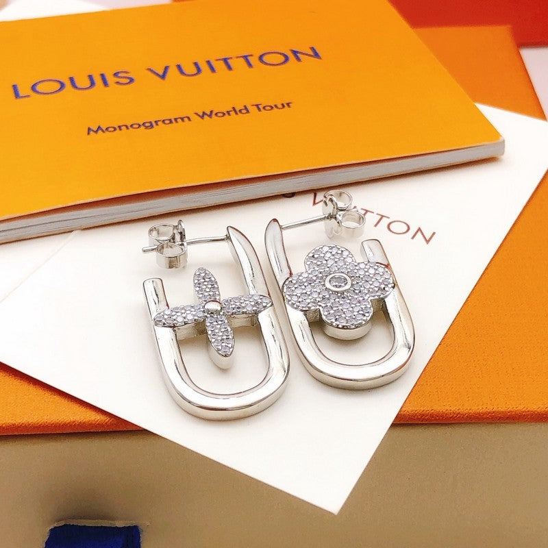 Louis Vuitton 18K Gold Earrings product image 1, provided for visual reference and product detail review