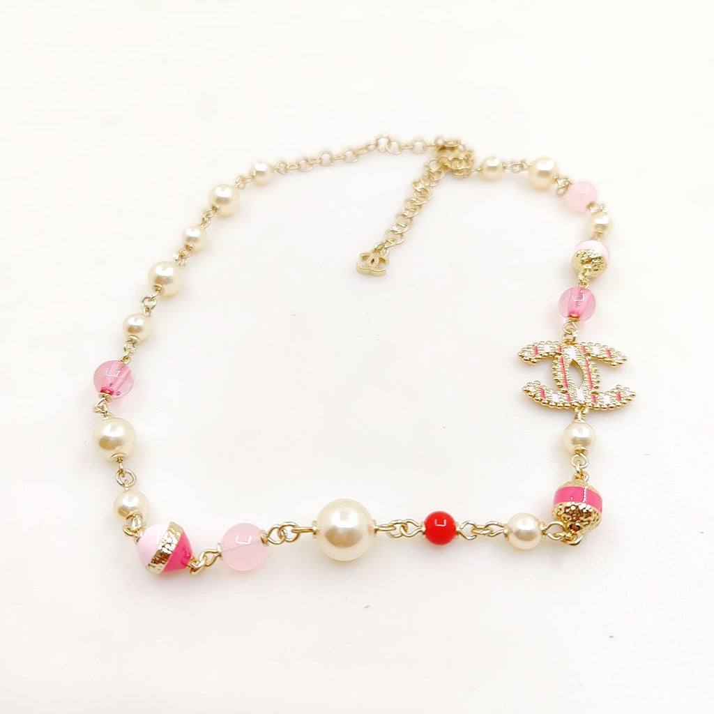 Chanel Pink & White Pearls 18K Gold Necklace product image 1, provided for visual reference and product detail review