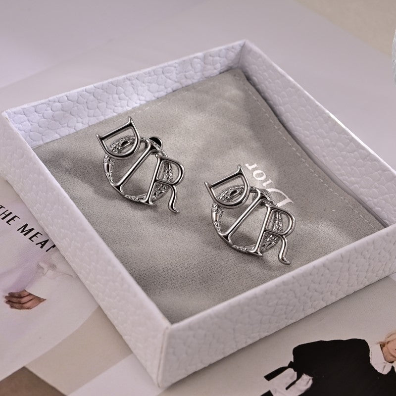 Dior 18K Gold Earrings product image 2, provided for visual reference and product detail review