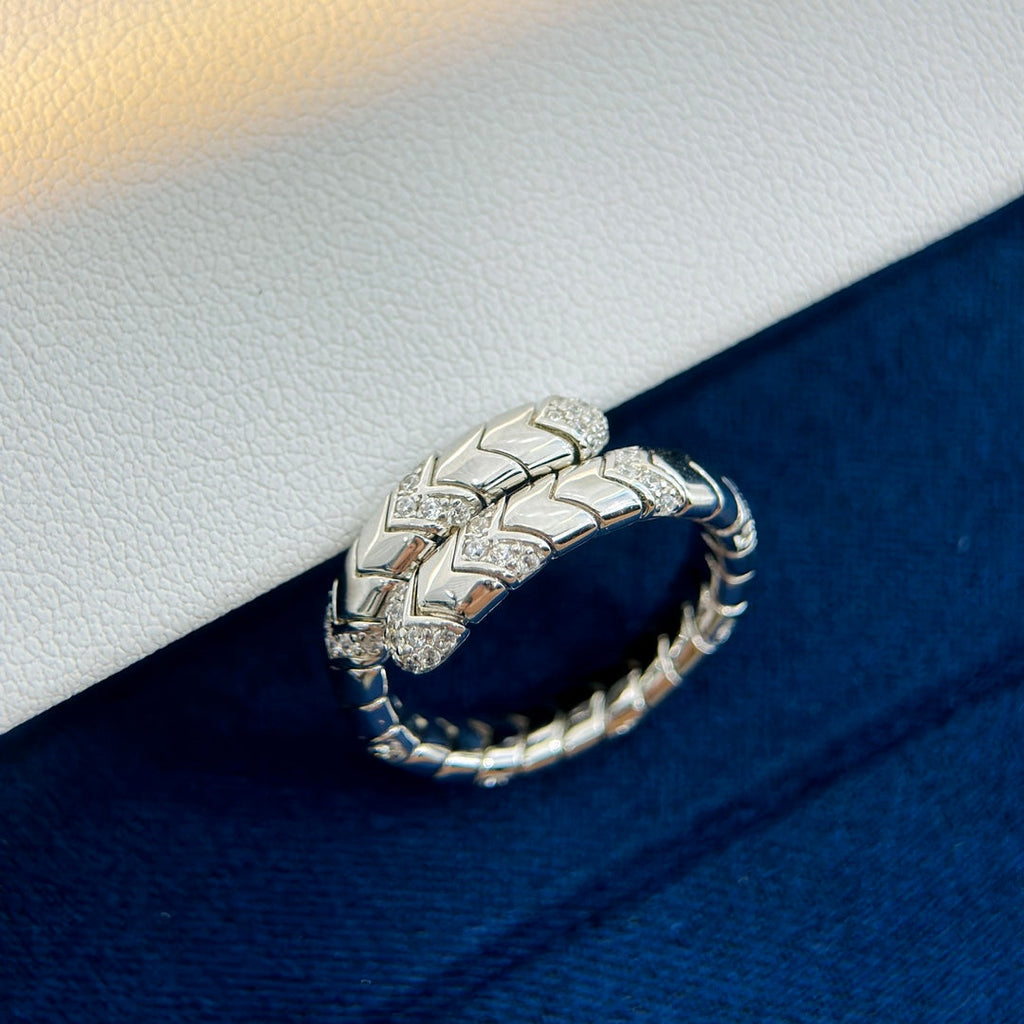 Bvlgari Serpenti Viper Pave Diamond 18K Gold Ring product image 8, provided for visual reference and product detail review