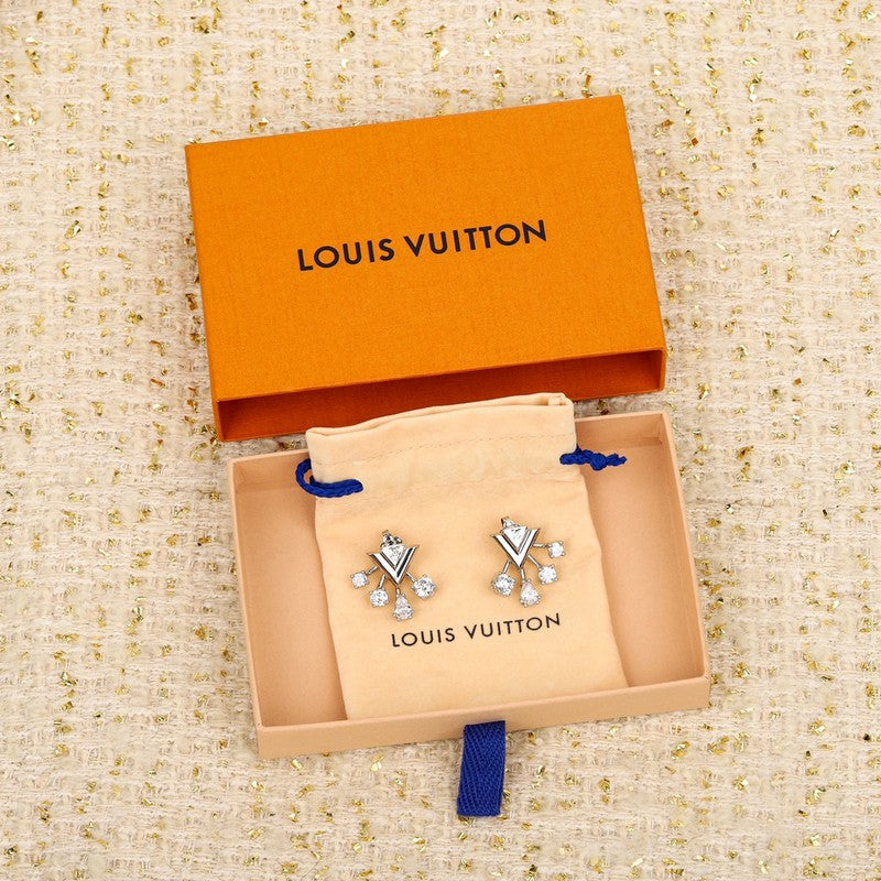 Louis Vuitton Diamomd 18K Gold Earrings product image 4, provided for visual reference and product detail review
