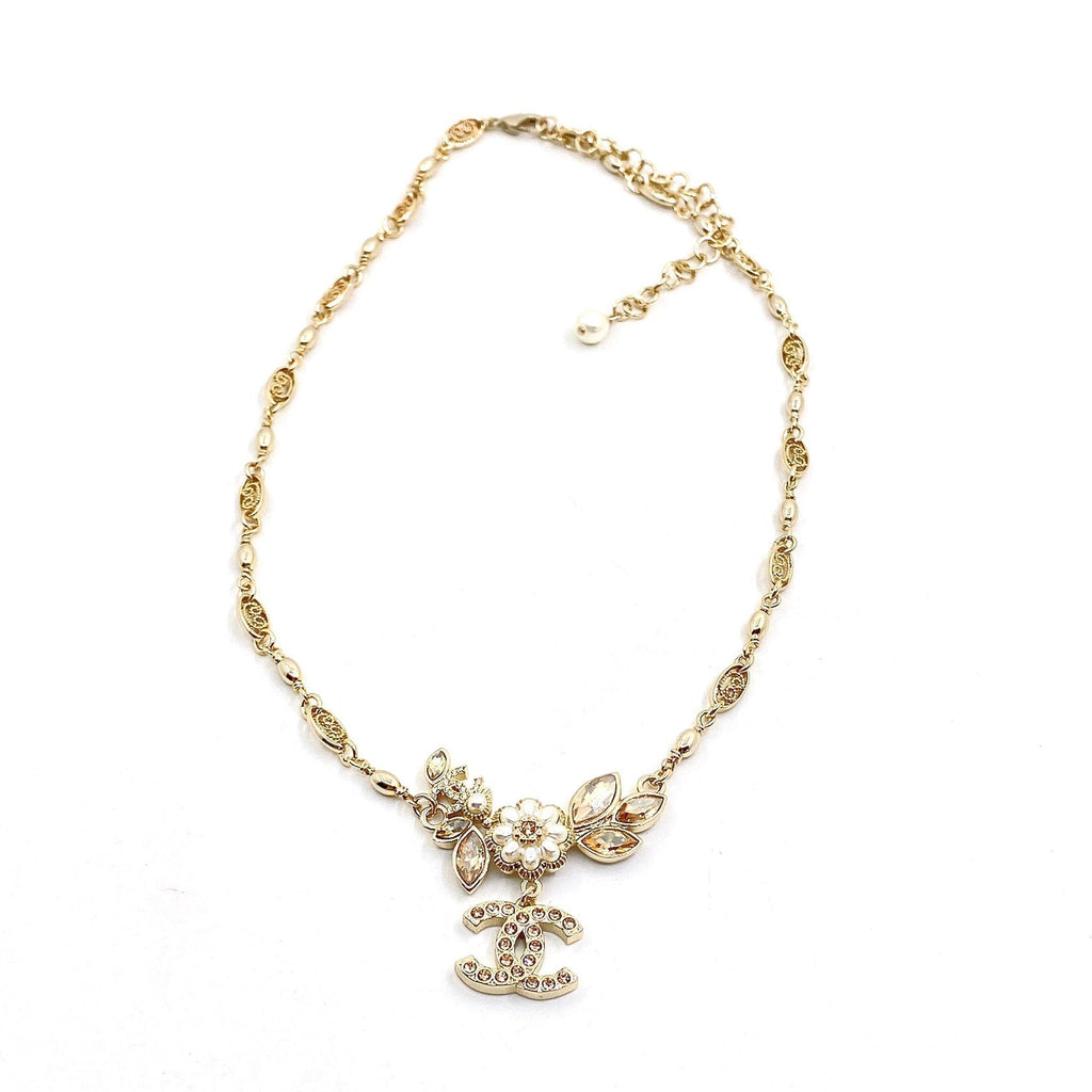 Chanel Flowers Diamonds 18K Gold Necklace product image 1, provided for visual reference and product detail review