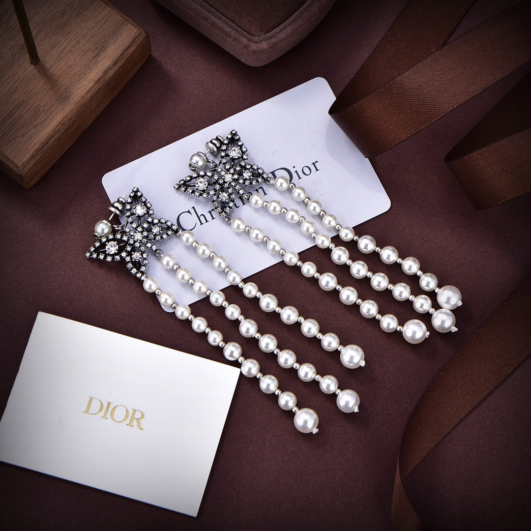 Dior Papillon De Nuit 18K Gold Earrings product image 2, provided for visual reference and product detail review
