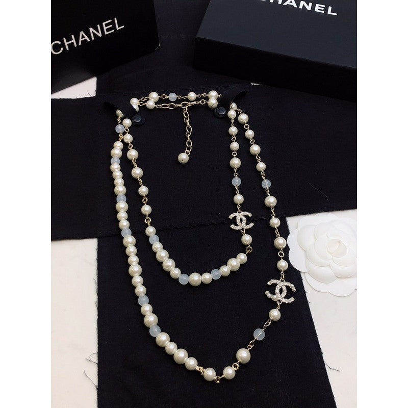 Chanel Long Pearl 18K Gold Necklace product image 3, provided for visual reference and product detail review
