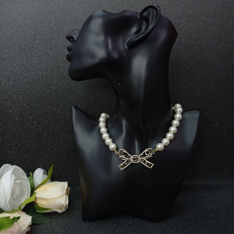 Chanel Bow Pearl 18K Gold Necklace product image 2, provided for visual reference and product detail review