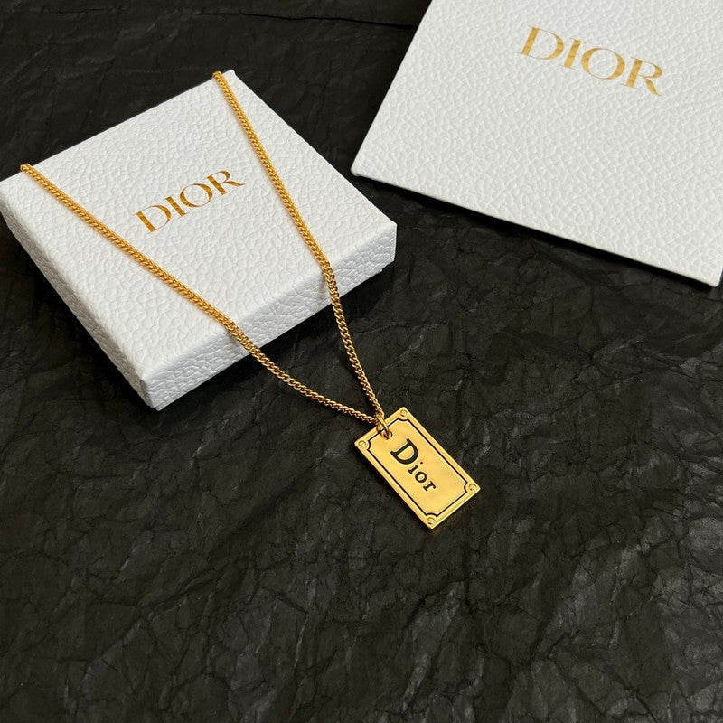 Dior Oblique Plate Pendant 18K Gold Necklace product image 11, provided for visual reference and product detail review