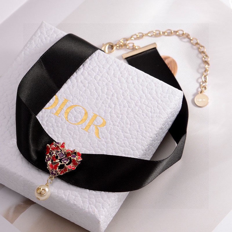 Dior 30 Montaigne Red Crystals Choker 18K Gold Necklace product image 2, provided for visual reference and product detail