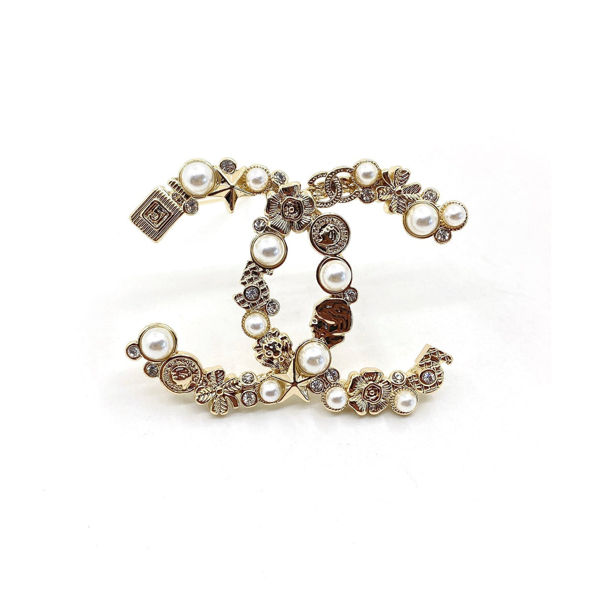 Chanel Pearls 18K Gold Brooch product image 1, provided for visual reference and product detail review